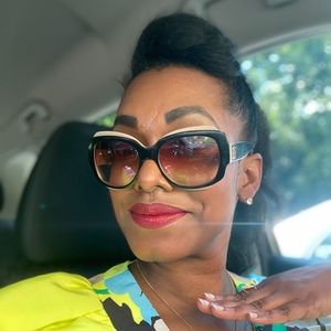 Meet your Posher, Posh